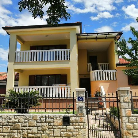 App Fratrici Apartamento Umago Exterior foto